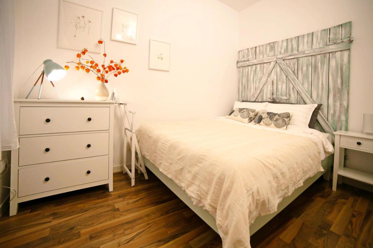 Jasmine Serenity Apartment - Central, Behind Black Church 브라쇼브 외부 사진