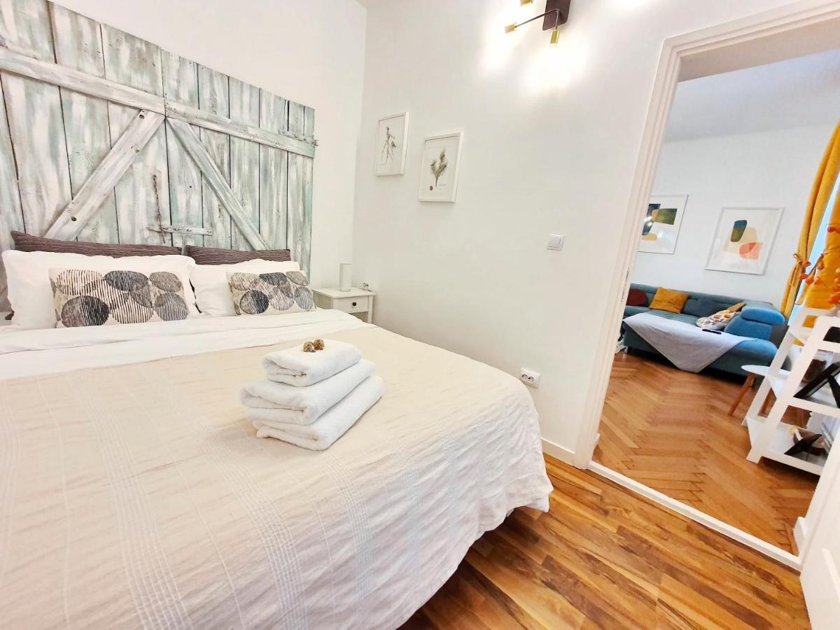 Jasmine Serenity Apartment - Central, Behind Black Church 브라쇼브 외부 사진