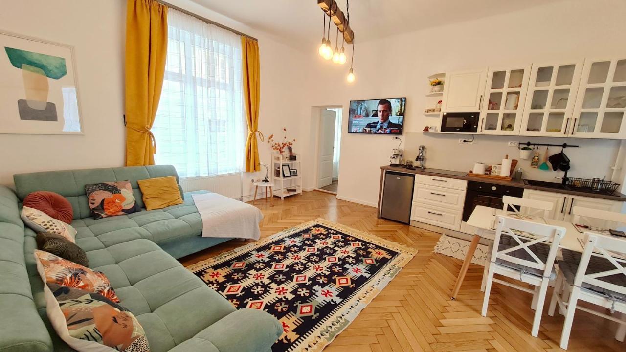 Jasmine Serenity Apartment - Central, Behind Black Church 브라쇼브 외부 사진