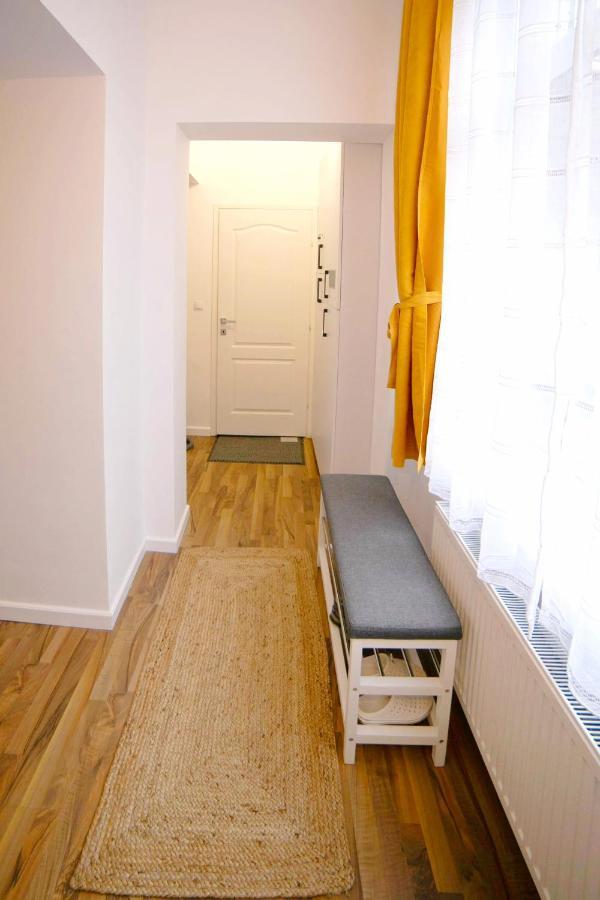 Jasmine Serenity Apartment - Central, Behind Black Church 브라쇼브 외부 사진
