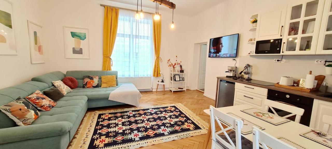 Jasmine Serenity Apartment - Central, Behind Black Church 브라쇼브 외부 사진